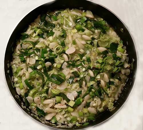Phakoptisana (Lentil and barley soup)