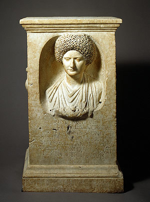 gravestone of a Roman lady of the Flavian era